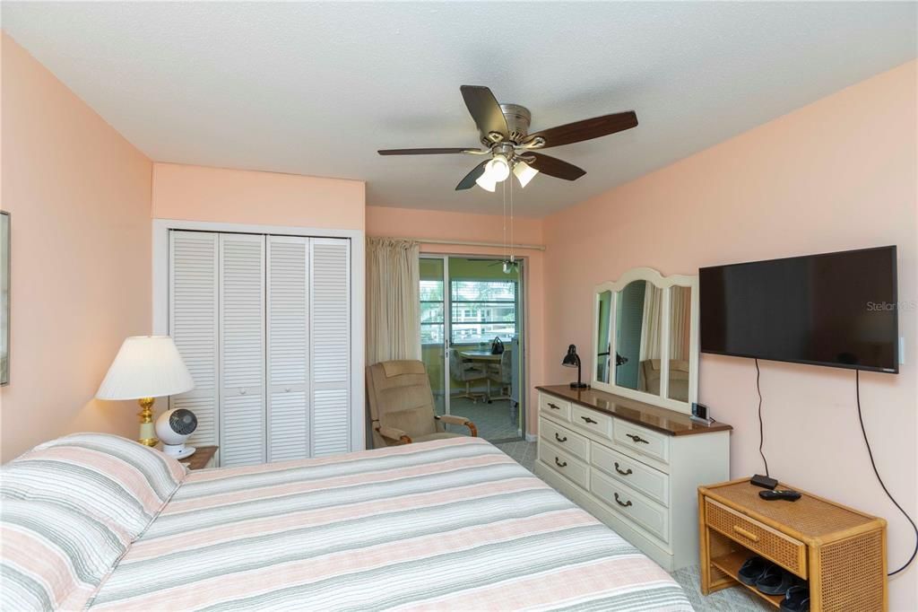 待售: $99,000 (1 贝兹, 1 浴室, 732 平方英尺)