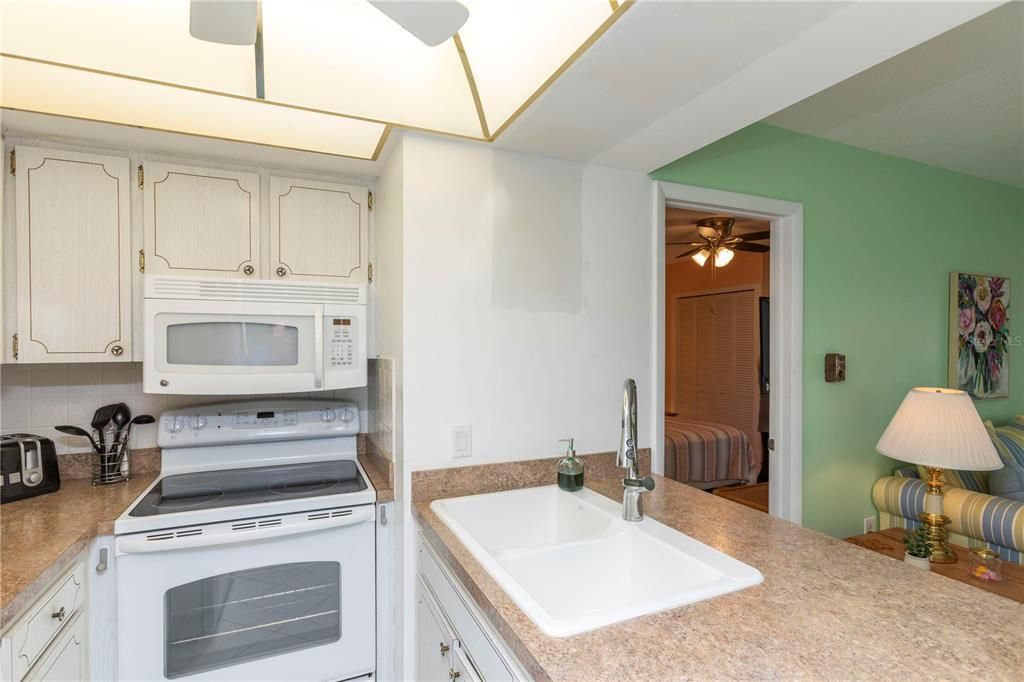 待售: $99,000 (1 贝兹, 1 浴室, 732 平方英尺)