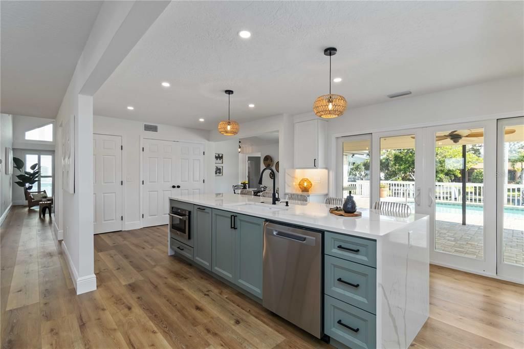 На продажу: $1,100,000 (4 спален, 3 ванн, 2777 Квадратных фут)