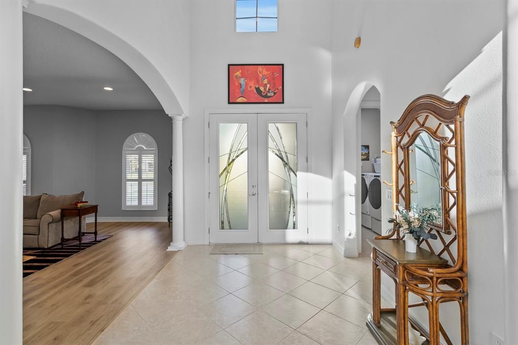 合同活跃: $700,000 (4 贝兹, 3 浴室, 3689 平方英尺)