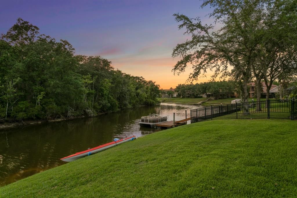 合同活跃: $700,000 (4 贝兹, 3 浴室, 3689 平方英尺)