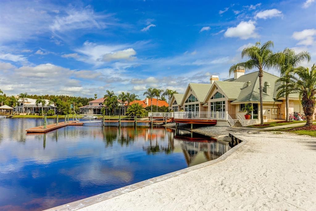 合同活跃: $700,000 (4 贝兹, 3 浴室, 3689 平方英尺)