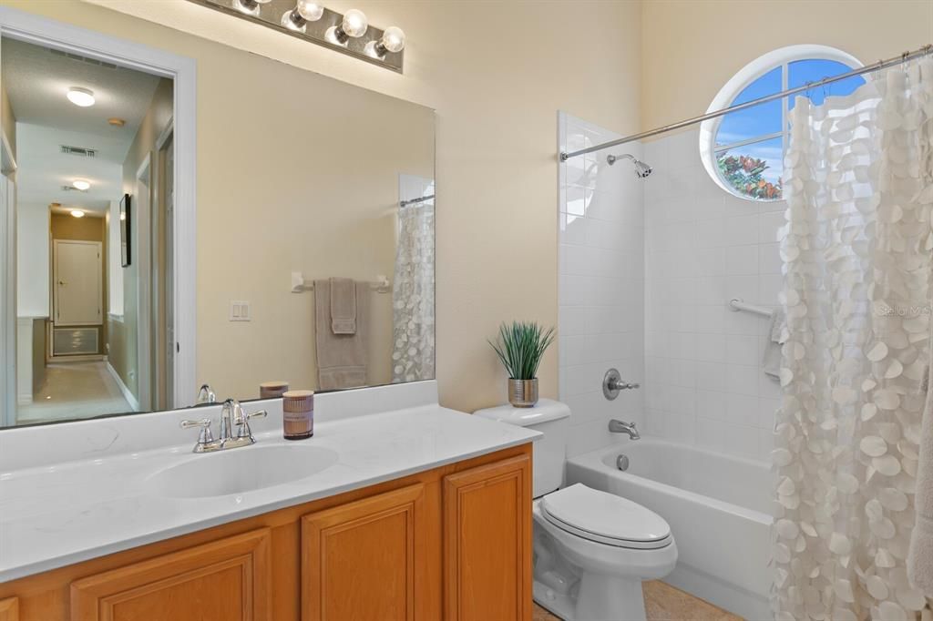 合同活跃: $700,000 (4 贝兹, 3 浴室, 3689 平方英尺)