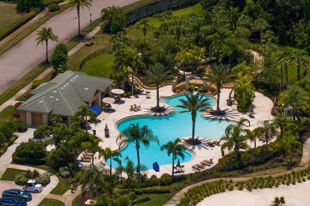 合同活跃: $700,000 (4 贝兹, 3 浴室, 3689 平方英尺)