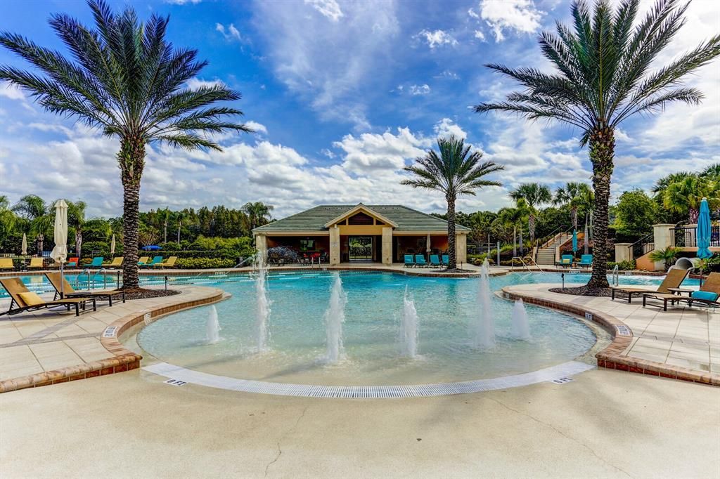 合同活跃: $700,000 (4 贝兹, 3 浴室, 3689 平方英尺)