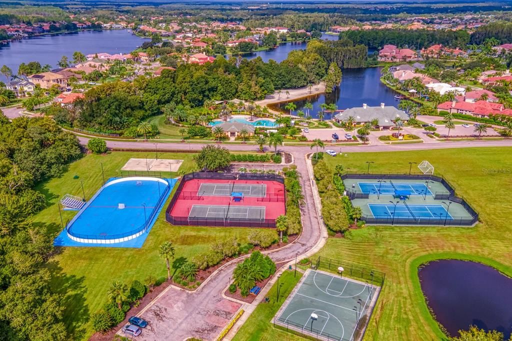 合同活跃: $700,000 (4 贝兹, 3 浴室, 3689 平方英尺)