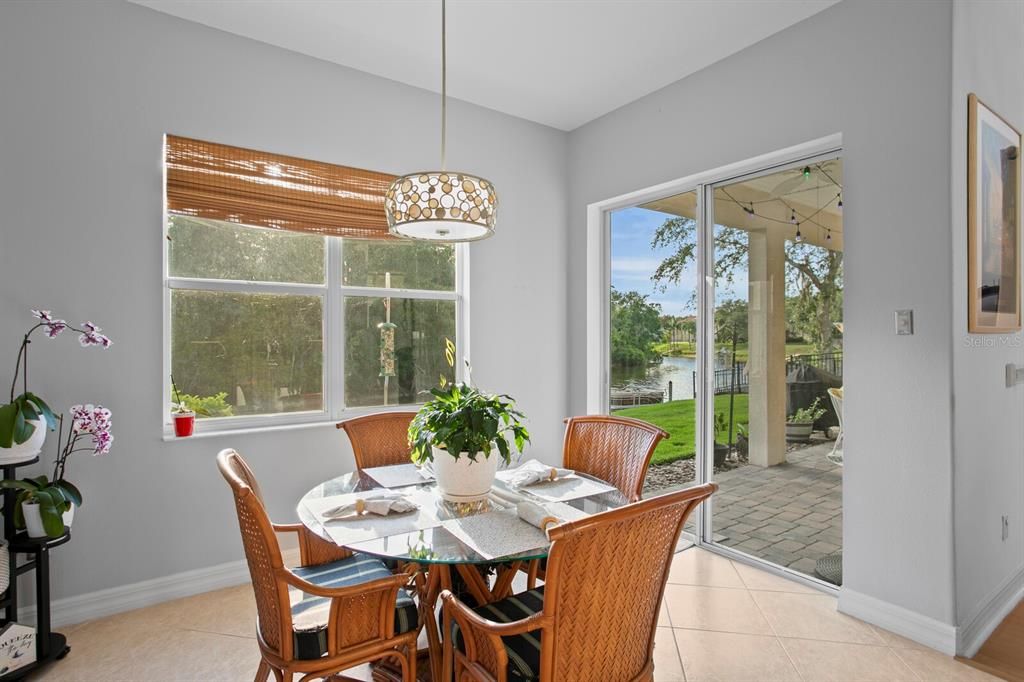 合同活跃: $700,000 (4 贝兹, 3 浴室, 3689 平方英尺)