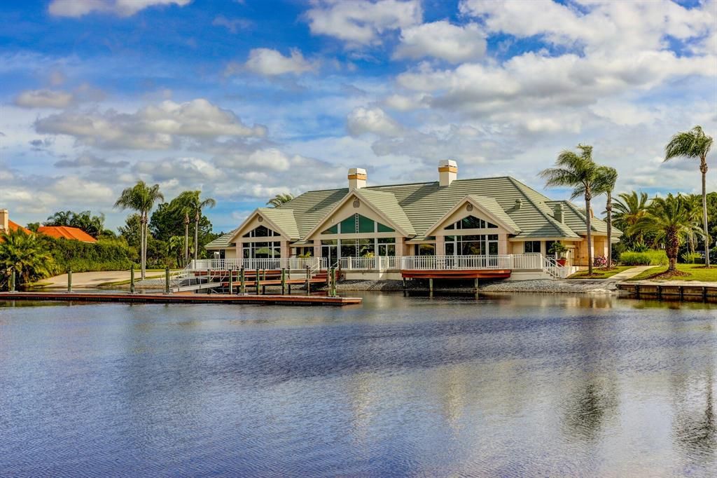 合同活跃: $700,000 (4 贝兹, 3 浴室, 3689 平方英尺)