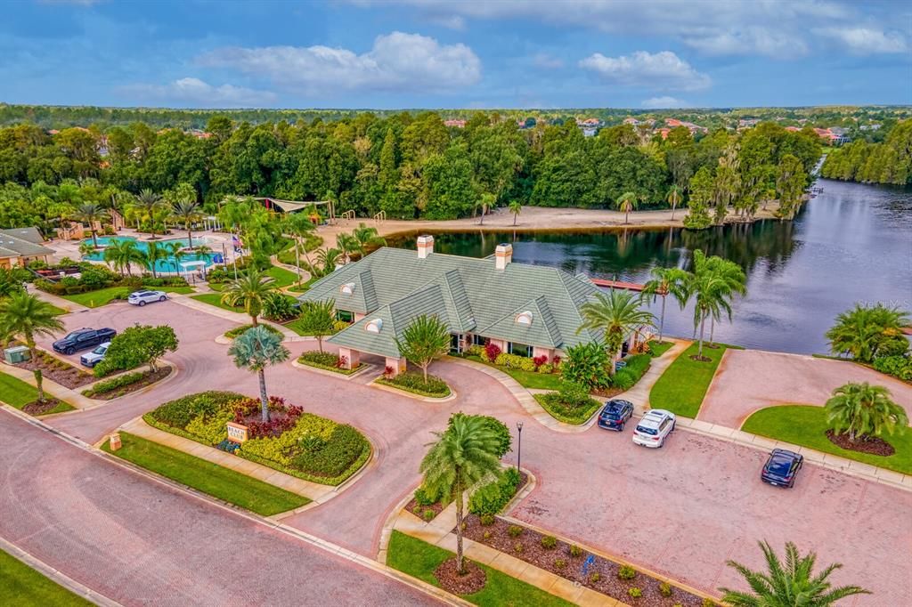 合同活跃: $700,000 (4 贝兹, 3 浴室, 3689 平方英尺)