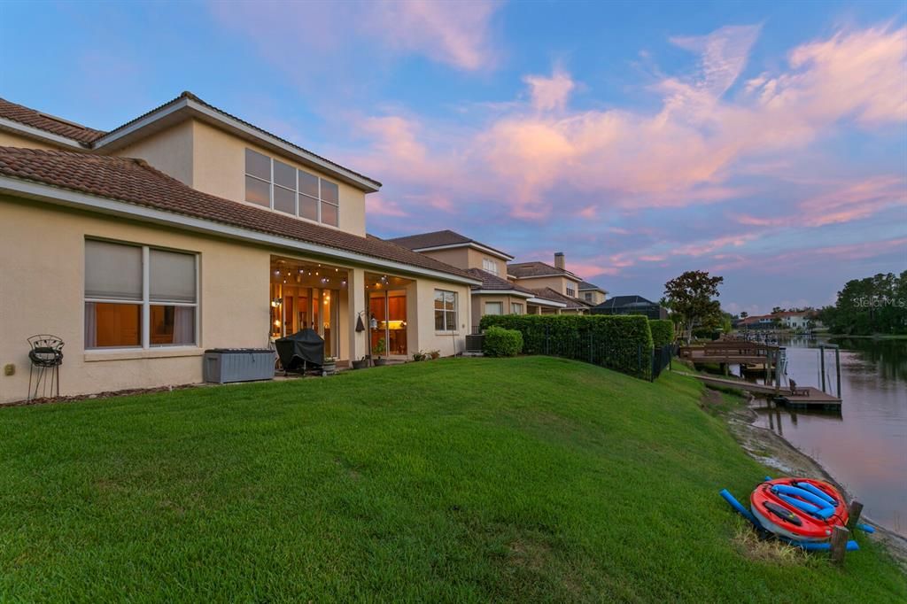 合同活跃: $700,000 (4 贝兹, 3 浴室, 3689 平方英尺)