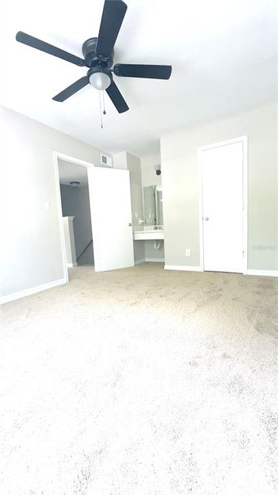 待售: $159,900 (2 贝兹, 1 浴室, 896 平方英尺)