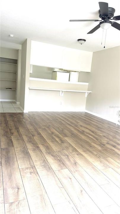 待售: $159,900 (2 贝兹, 1 浴室, 896 平方英尺)