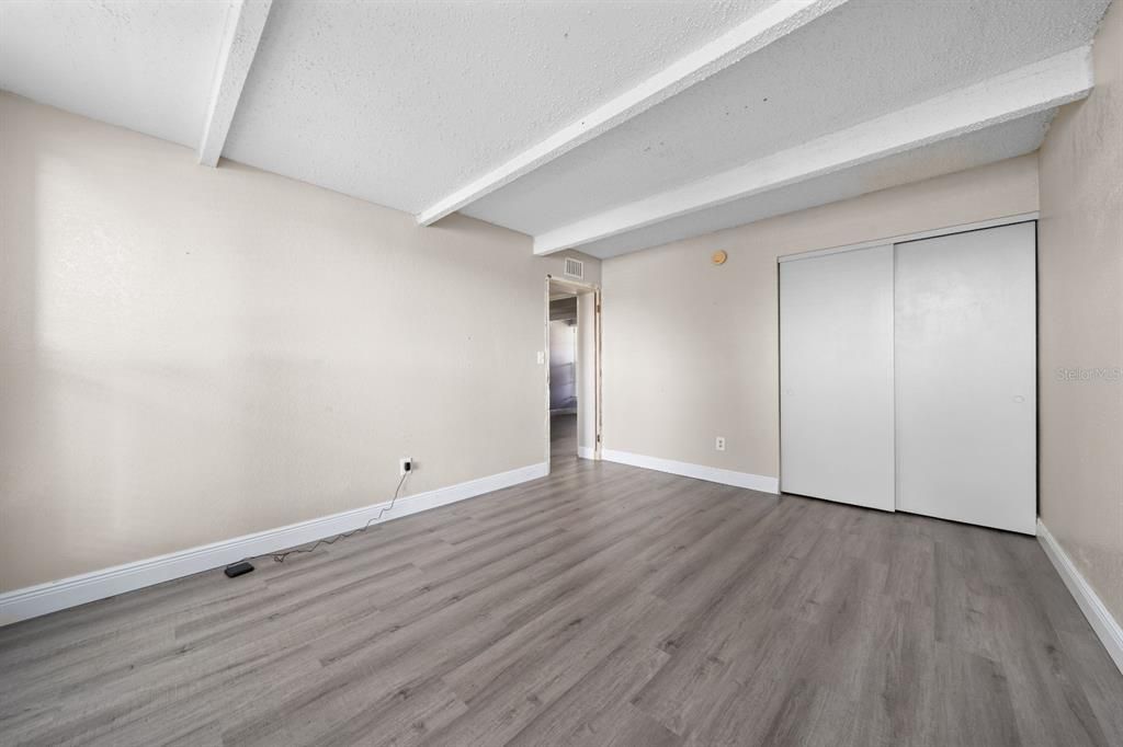 待售: $120,999 (2 贝兹, 1 浴室, 888 平方英尺)