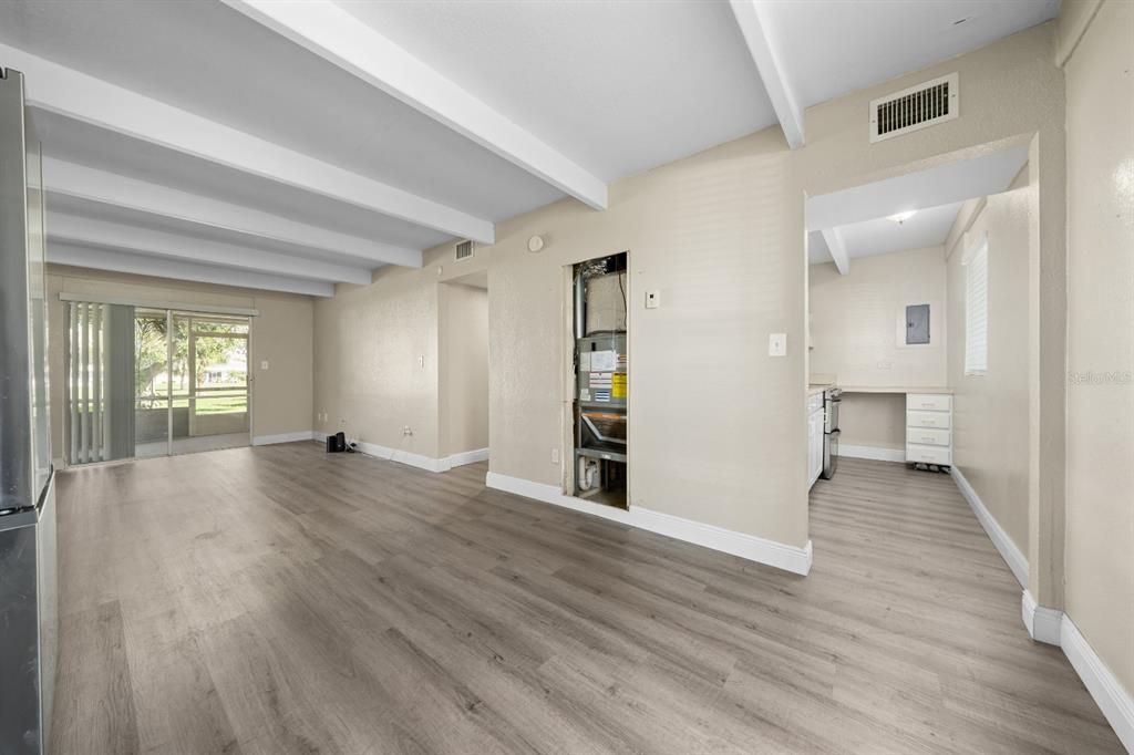 待售: $120,999 (2 贝兹, 1 浴室, 888 平方英尺)