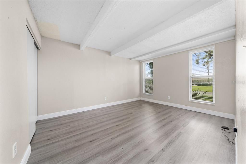 待售: $120,999 (2 贝兹, 1 浴室, 888 平方英尺)