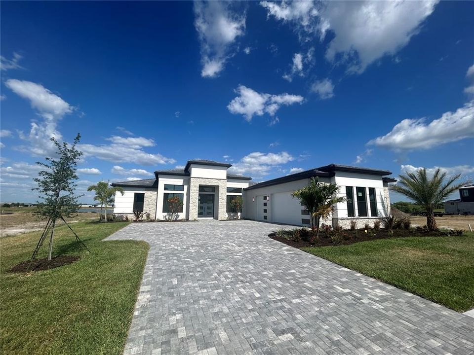 Недавно продано: $1,433,615 (4 спален, 3 ванн, 3291 Квадратных фут)