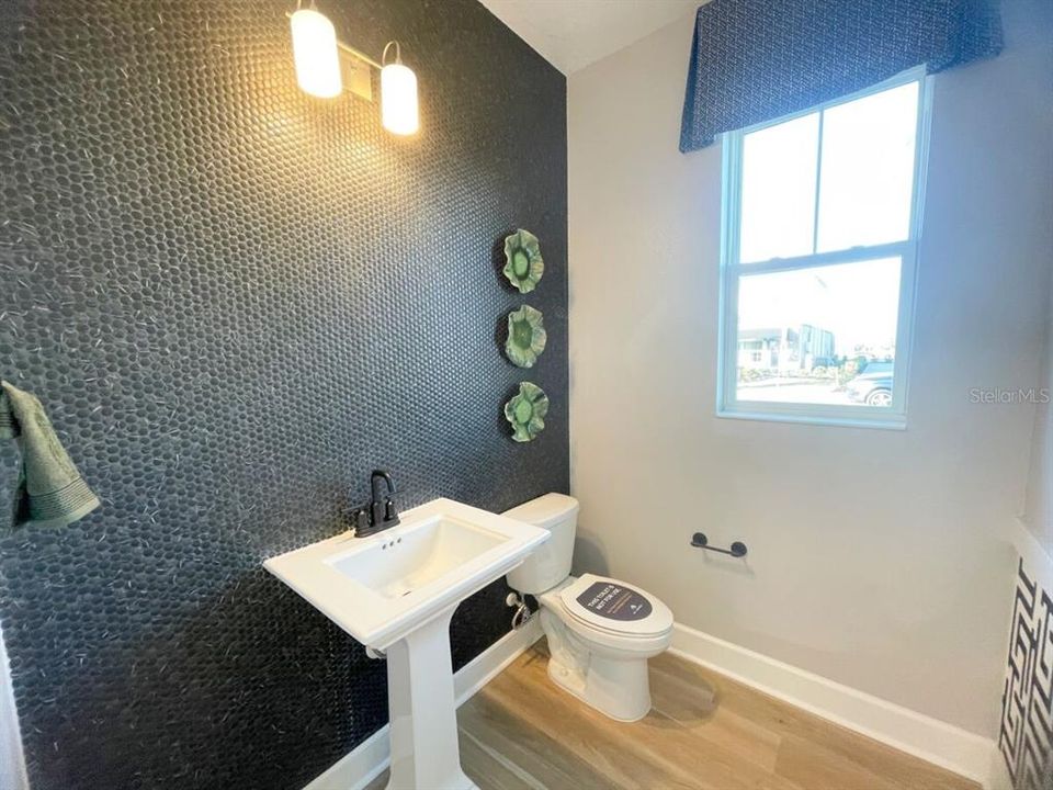 Active With Contract: $599,990 (3 beds, 2 baths, 2341 Square Feet)