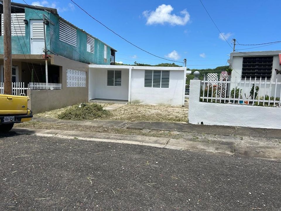 最近售出: $130,000 (3 贝兹, 1 浴室, 810 平方英尺)