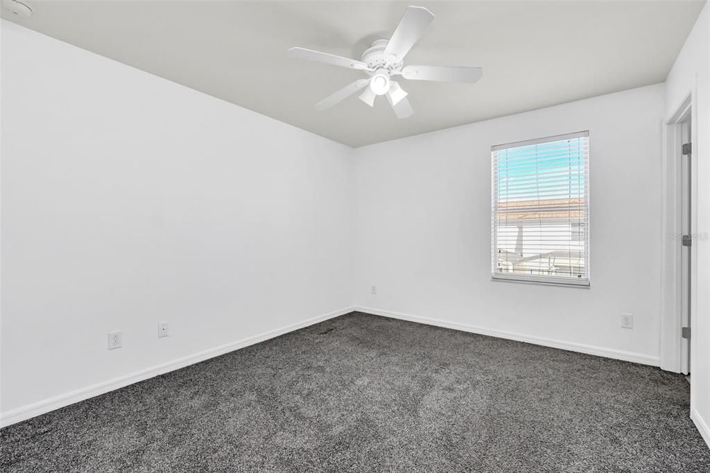 合同活跃: $2,200 (3 贝兹, 2 浴室, 1295 平方英尺)