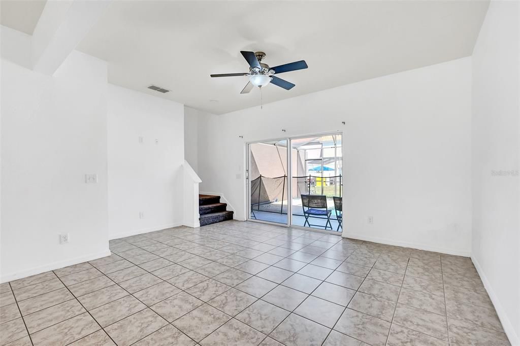 合同活跃: $2,200 (3 贝兹, 2 浴室, 1295 平方英尺)