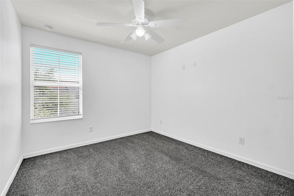 合同活跃: $2,200 (3 贝兹, 2 浴室, 1295 平方英尺)