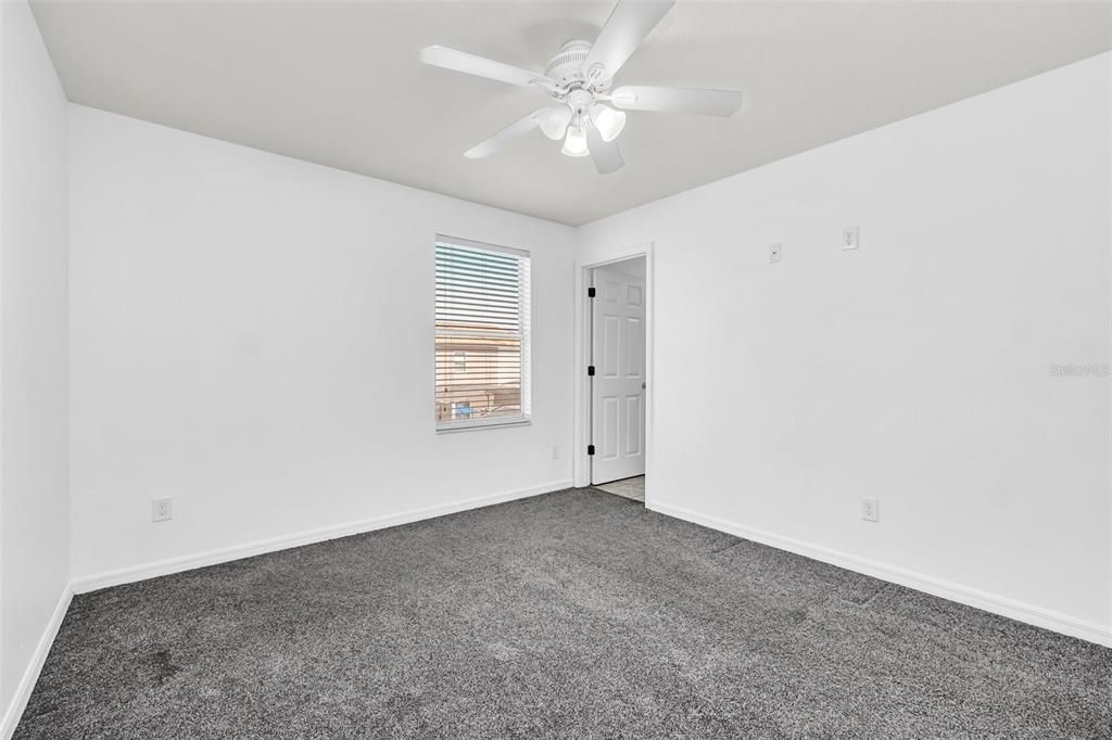 合同活跃: $2,200 (3 贝兹, 2 浴室, 1295 平方英尺)