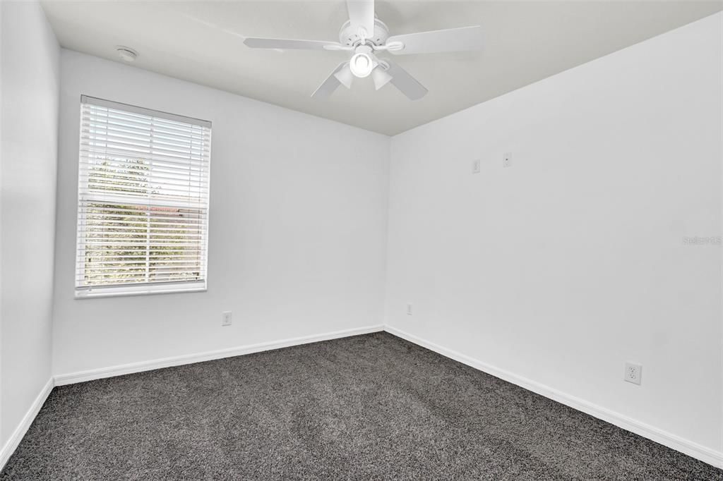 合同活跃: $2,200 (3 贝兹, 2 浴室, 1295 平方英尺)