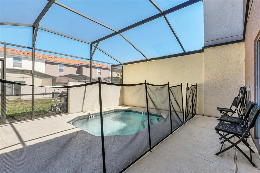 合同活跃: $2,200 (3 贝兹, 2 浴室, 1295 平方英尺)