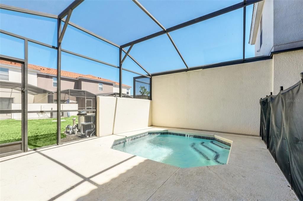 合同活跃: $2,200 (3 贝兹, 2 浴室, 1295 平方英尺)