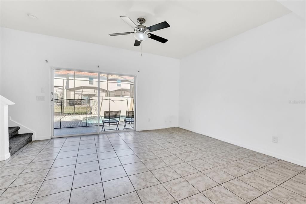 合同活跃: $2,200 (3 贝兹, 2 浴室, 1295 平方英尺)