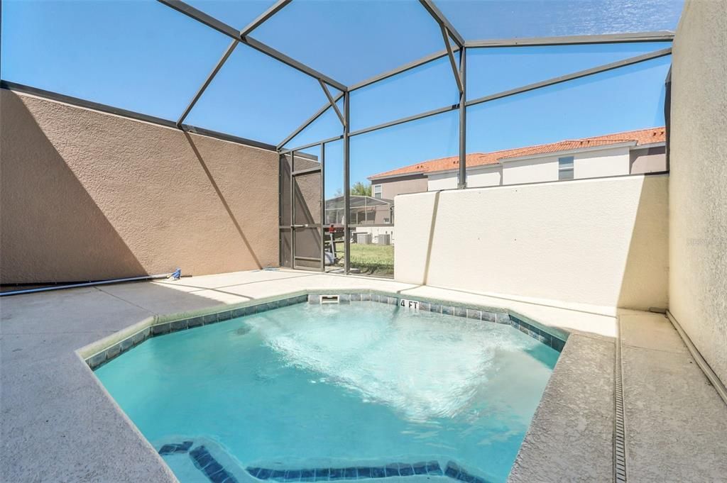 合同活跃: $2,200 (3 贝兹, 2 浴室, 1295 平方英尺)