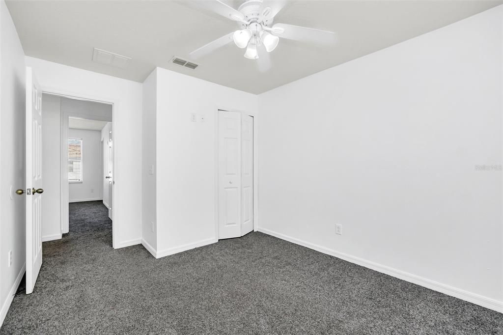 合同活跃: $2,200 (3 贝兹, 2 浴室, 1295 平方英尺)