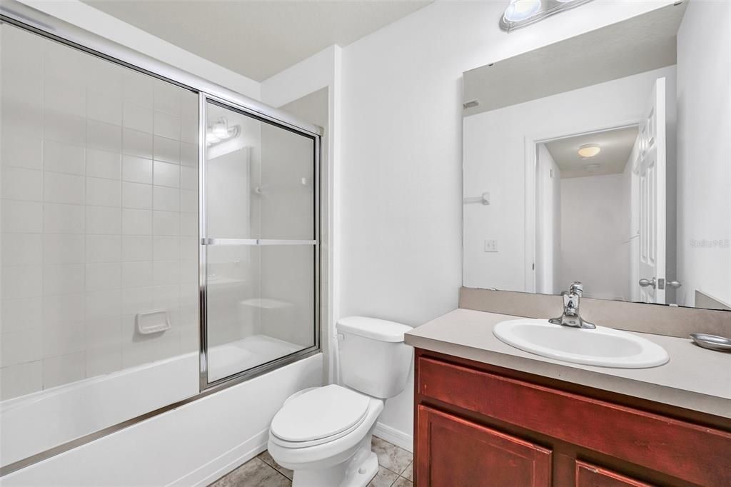 合同活跃: $2,200 (3 贝兹, 2 浴室, 1295 平方英尺)