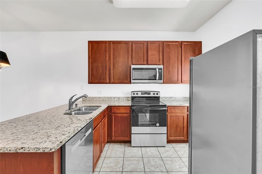 合同活跃: $2,200 (3 贝兹, 2 浴室, 1295 平方英尺)