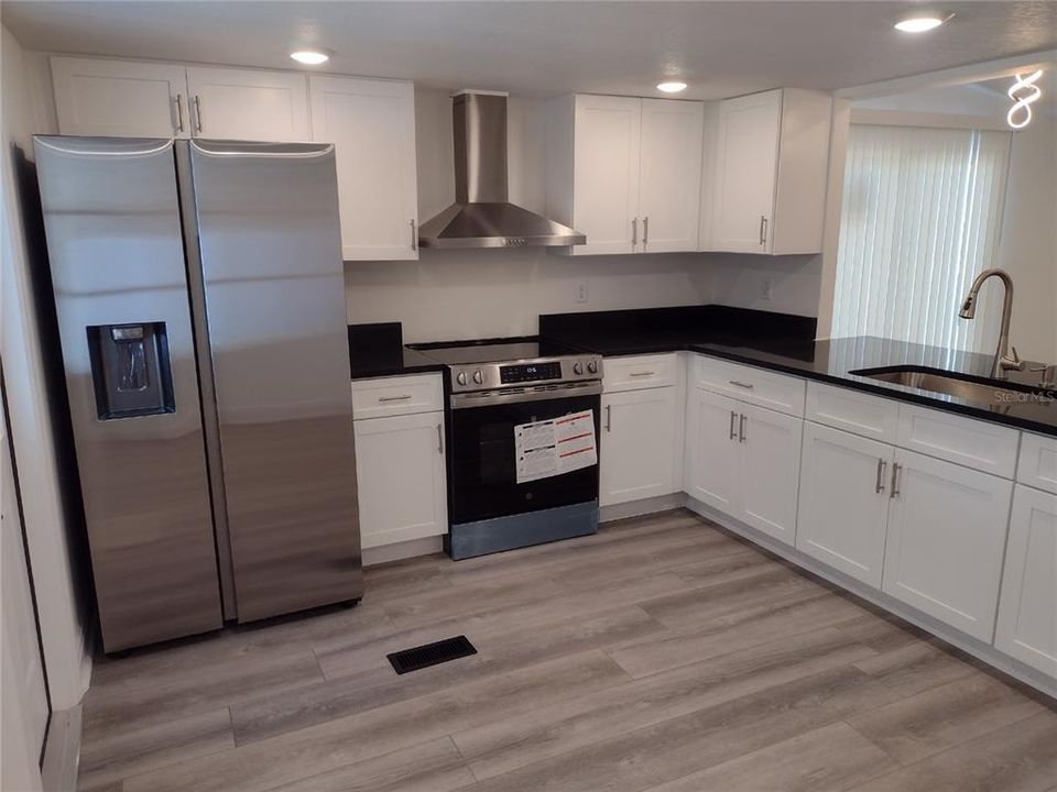 待售: $259,900 (3 贝兹, 2 浴室, 960 平方英尺)