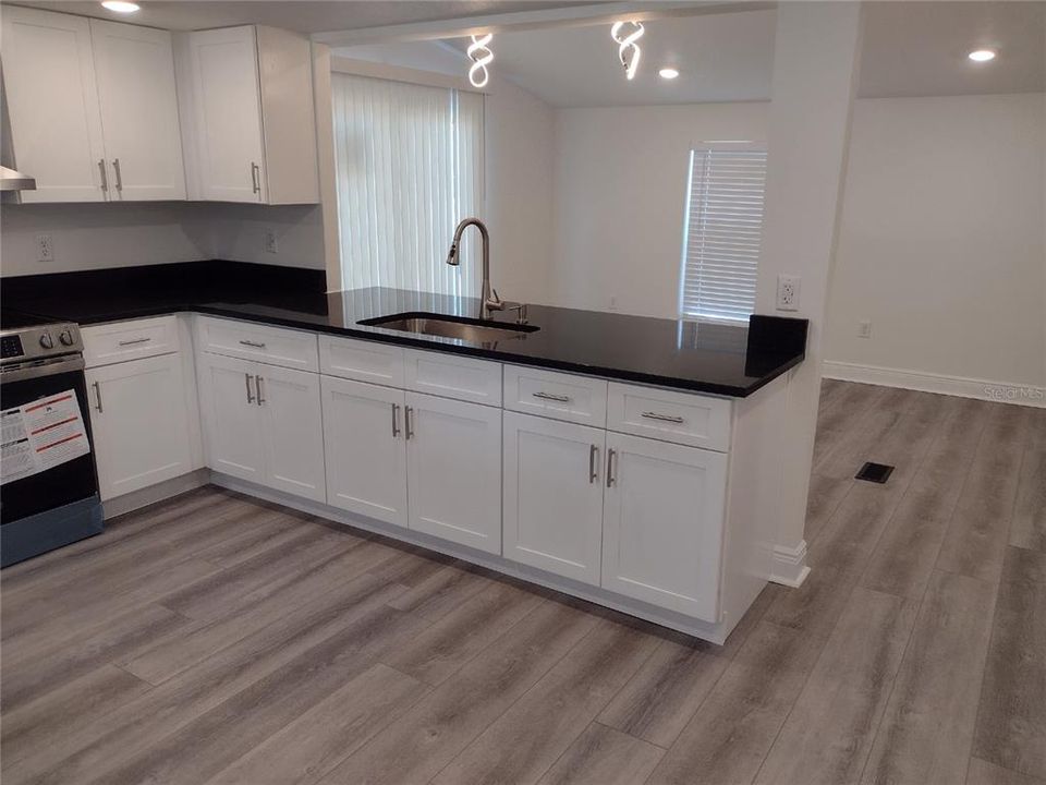 待售: $259,900 (3 贝兹, 2 浴室, 960 平方英尺)