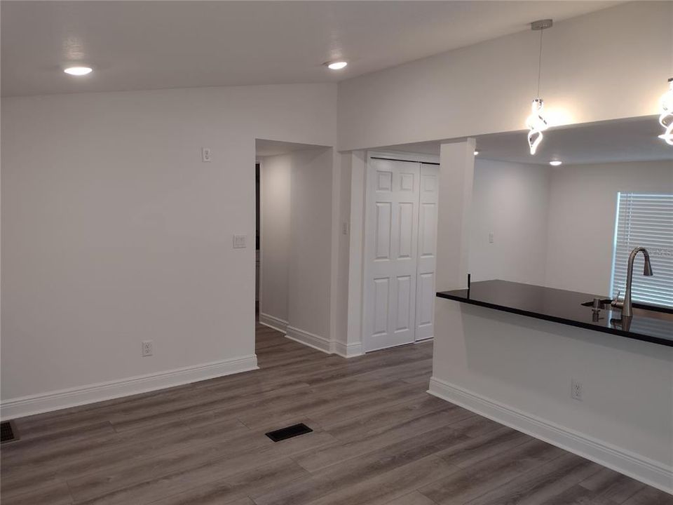 待售: $259,900 (3 贝兹, 2 浴室, 960 平方英尺)