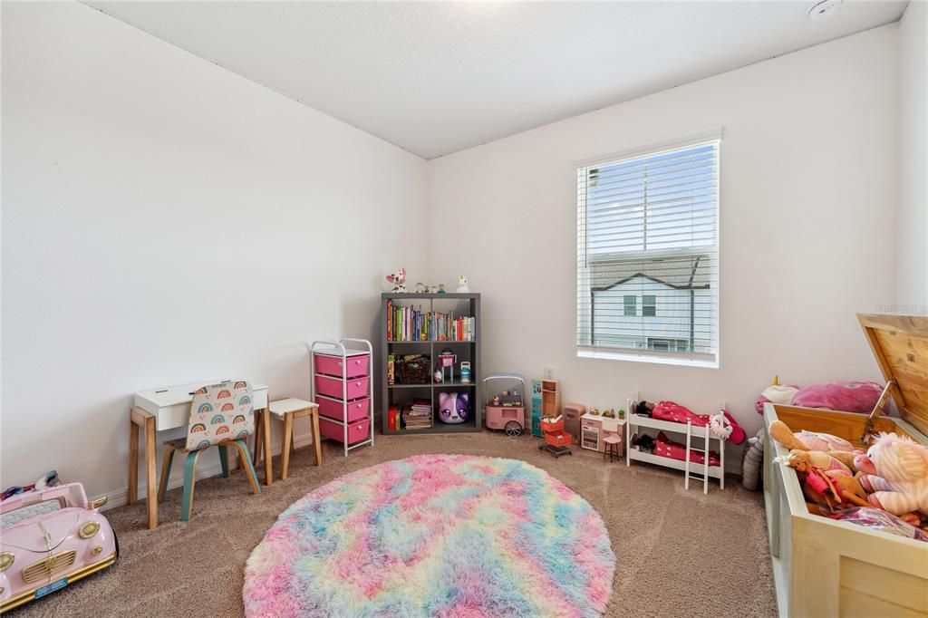 合同活跃: $244,900 (3 贝兹, 2 浴室, 1404 平方英尺)