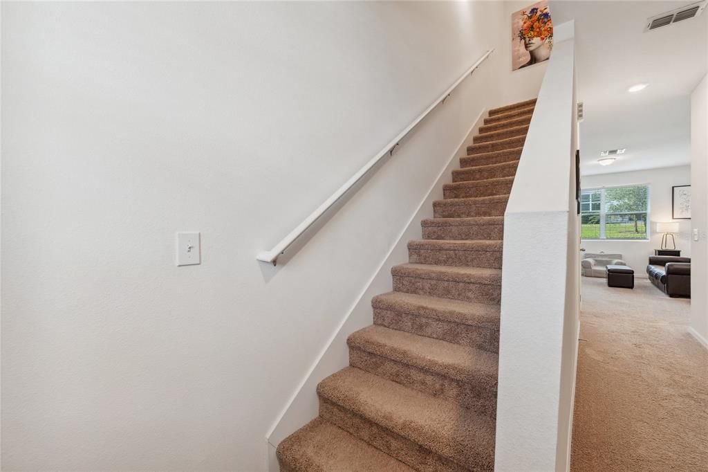 合同活跃: $244,900 (3 贝兹, 2 浴室, 1404 平方英尺)