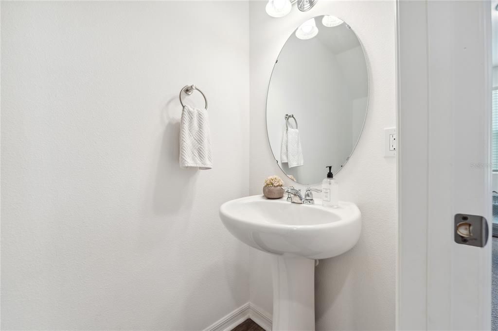 合同活跃: $244,900 (3 贝兹, 2 浴室, 1404 平方英尺)