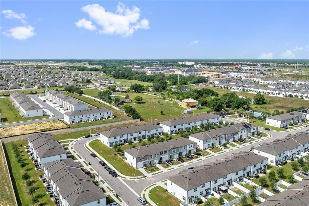 合同活跃: $244,900 (3 贝兹, 2 浴室, 1404 平方英尺)