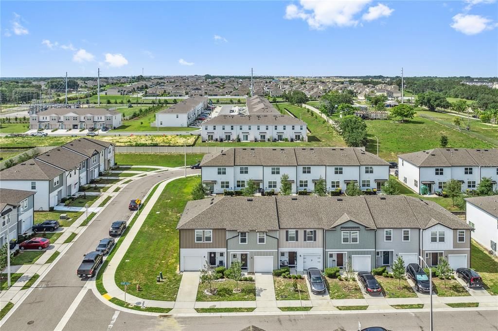 合同活跃: $244,900 (3 贝兹, 2 浴室, 1404 平方英尺)