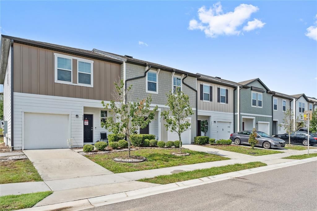 合同活跃: $244,900 (3 贝兹, 2 浴室, 1404 平方英尺)