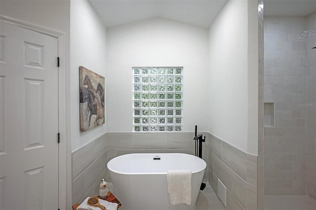 待售: $735,000 (3 贝兹, 2 浴室, 2408 平方英尺)