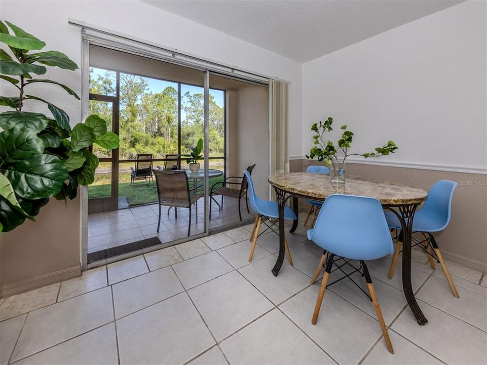 合同活跃: $149,999 (2 贝兹, 2 浴室, 860 平方英尺)