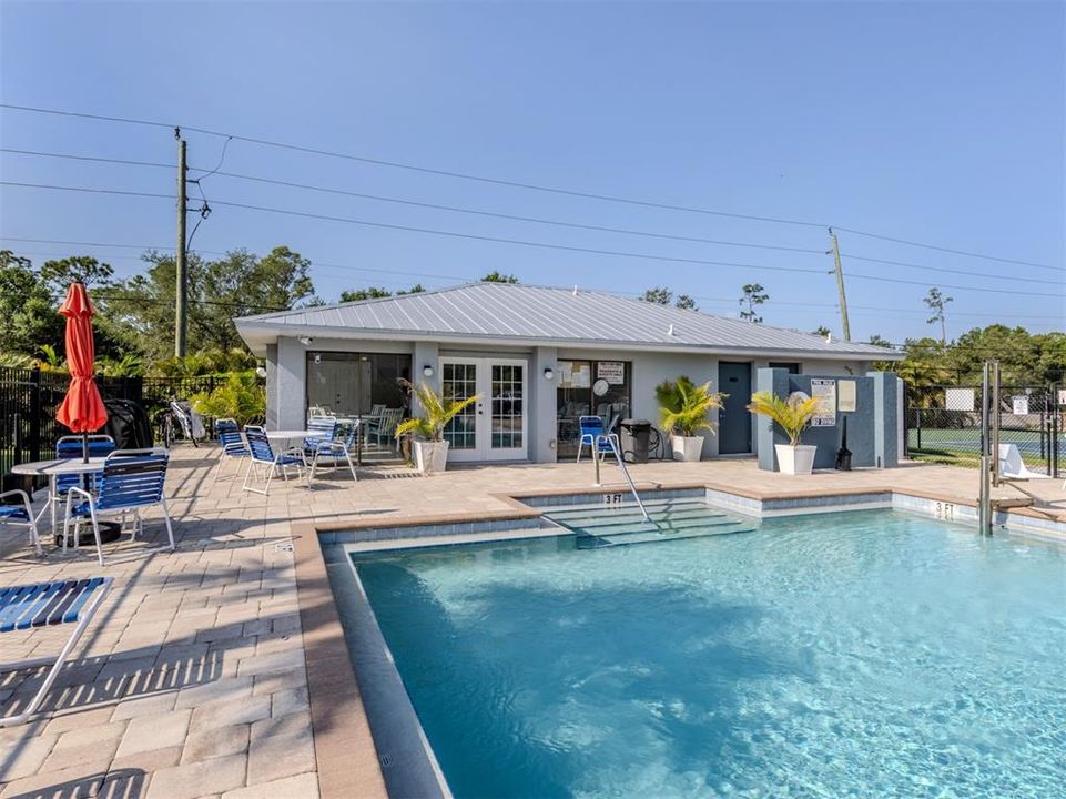 合同活跃: $149,999 (2 贝兹, 2 浴室, 860 平方英尺)