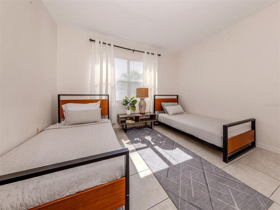 合同活跃: $149,999 (2 贝兹, 2 浴室, 860 平方英尺)