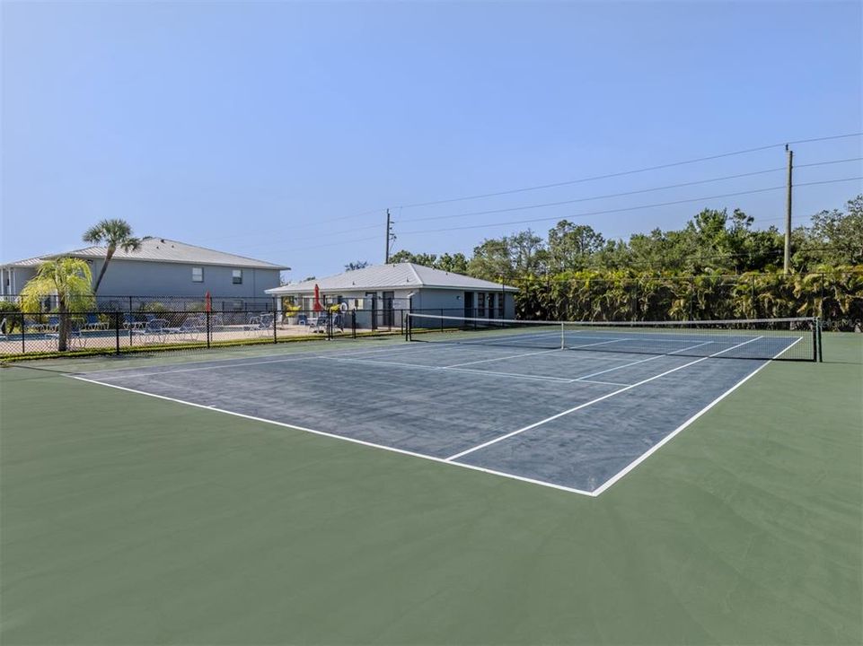 合同活跃: $149,999 (2 贝兹, 2 浴室, 860 平方英尺)