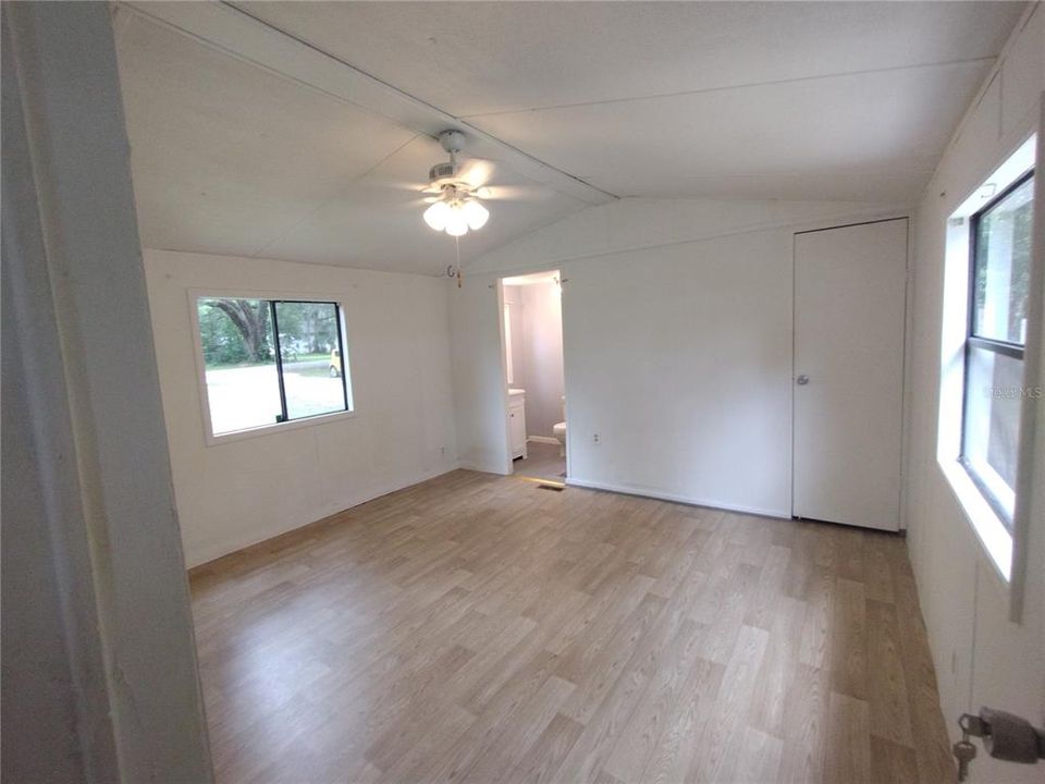 For Sale: $179,000 (2 beds, 2 baths, 868 Square Feet)