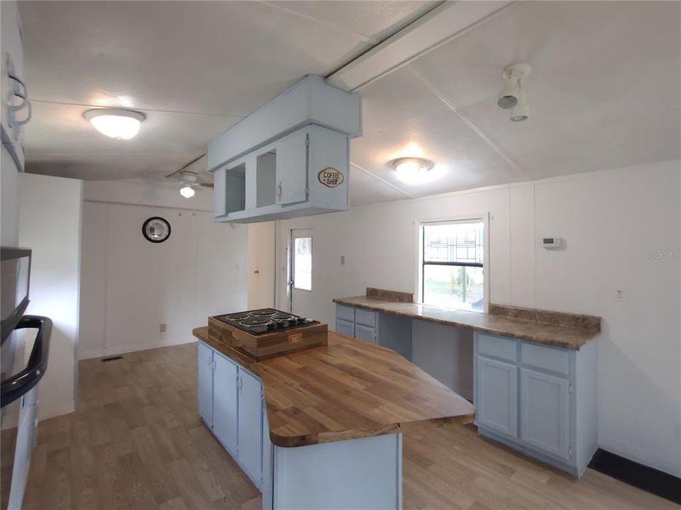 For Sale: $179,000 (2 beds, 2 baths, 868 Square Feet)